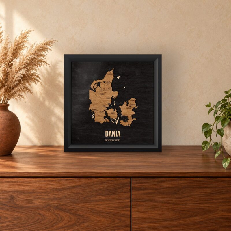 Dania - drewniana mapa kraju w ramce