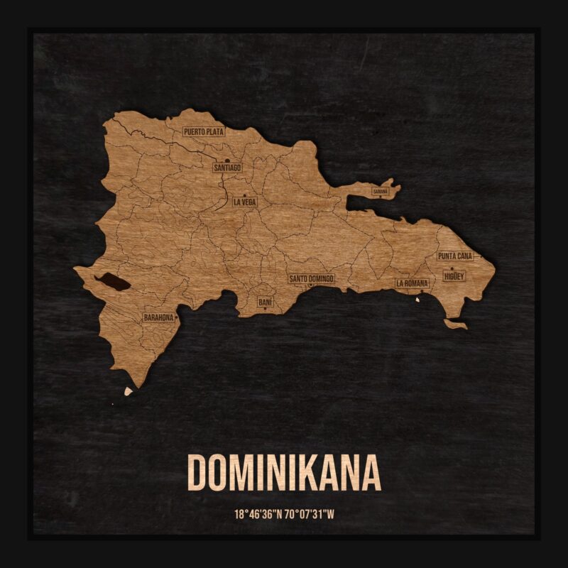 Drewniana mapa Dominikany w ramce 25×25: kontur kraju na czarnej płycie, nazwy miast, rzeki, jeziora, ukształtowanie terenu i granice regionów