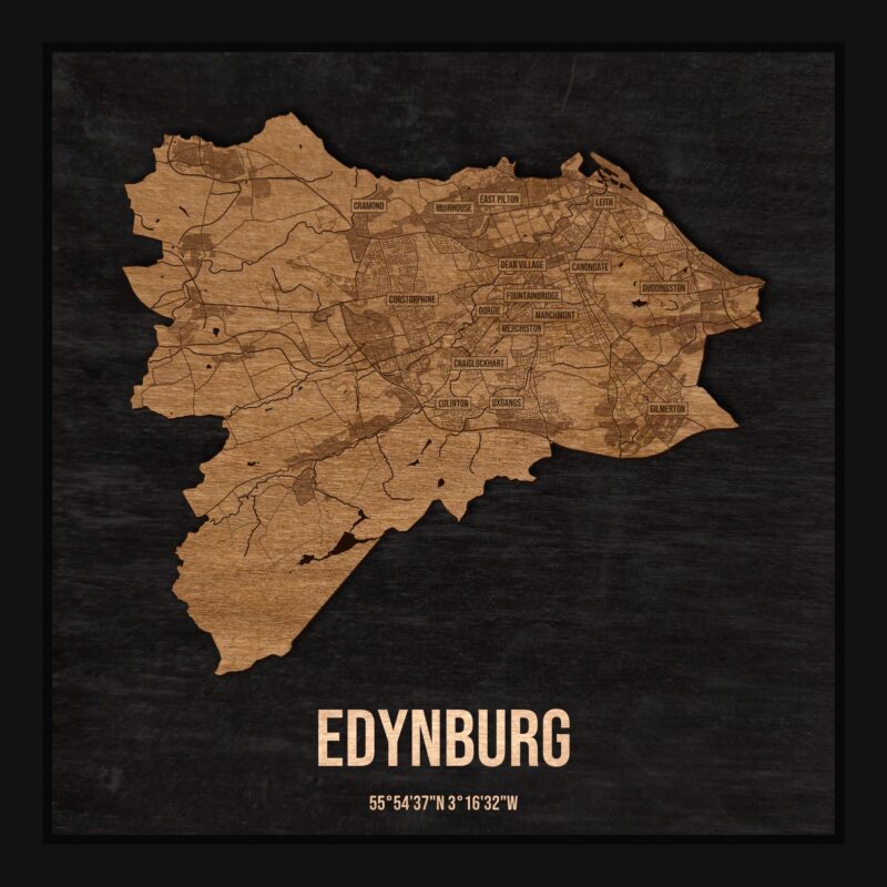 Drewniana mapa Edynburga w ramce 25×25: kontur miasta na czarnej płycie, ulice, zabudowa, rzeki, granice i nazwy dzielnic