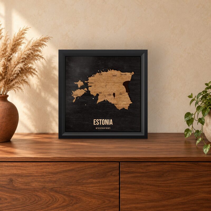 Estonia - drewniana mapa kraju w ramce