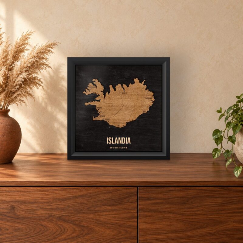 Islandia - drewniana mapa kraju w ramce