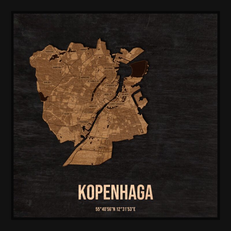Drewniana mapa Kopenhagi w ramce 25×25: kontur miasta na czarnej płycie, ulice, zabudowa, rzeki, granice i nazwy dzielnic