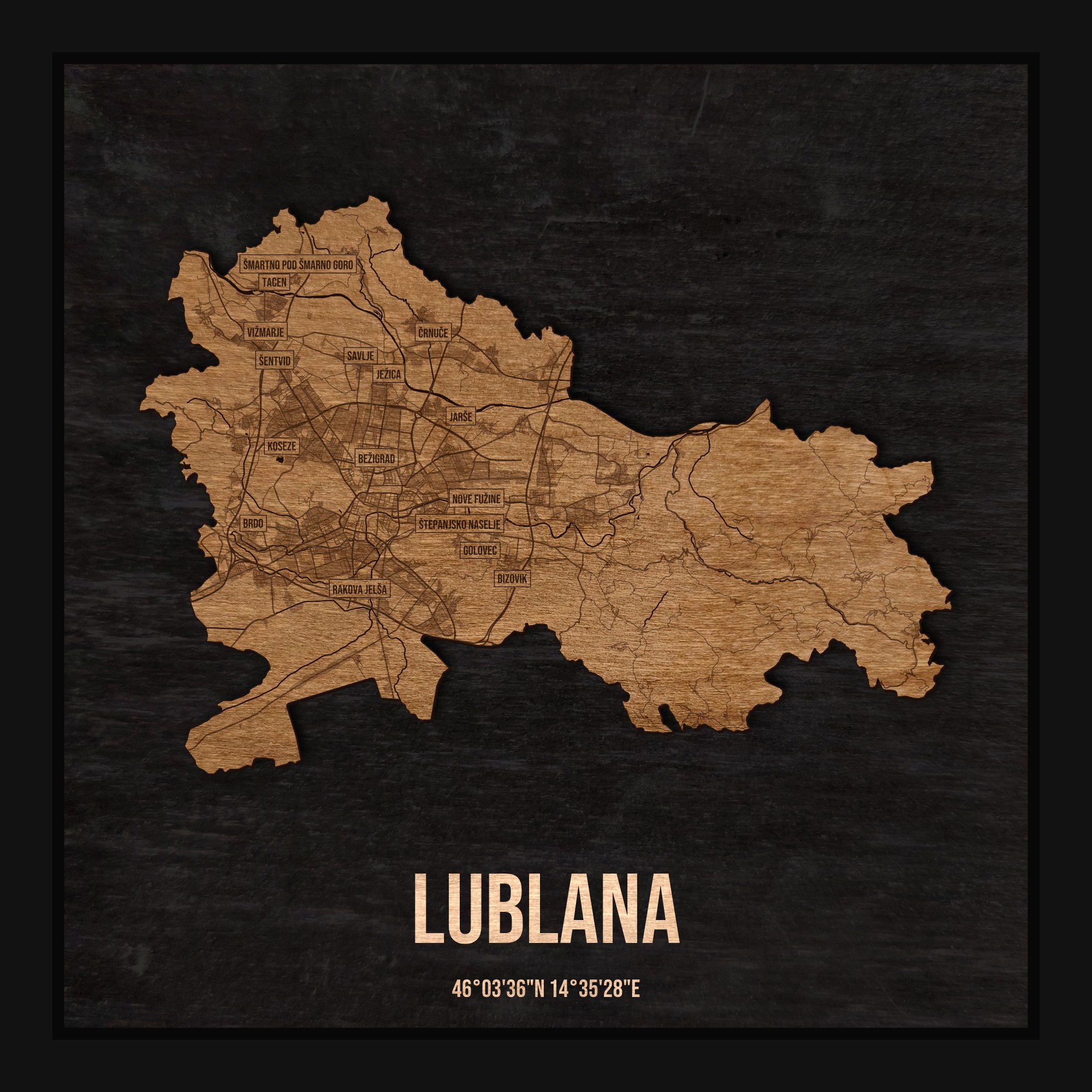 Drewniana mapa Lublany w ramce 25×25: kontur miasta na czarnej płycie, ulice, zabudowa, rzeki, granice i nazwy dzielnic