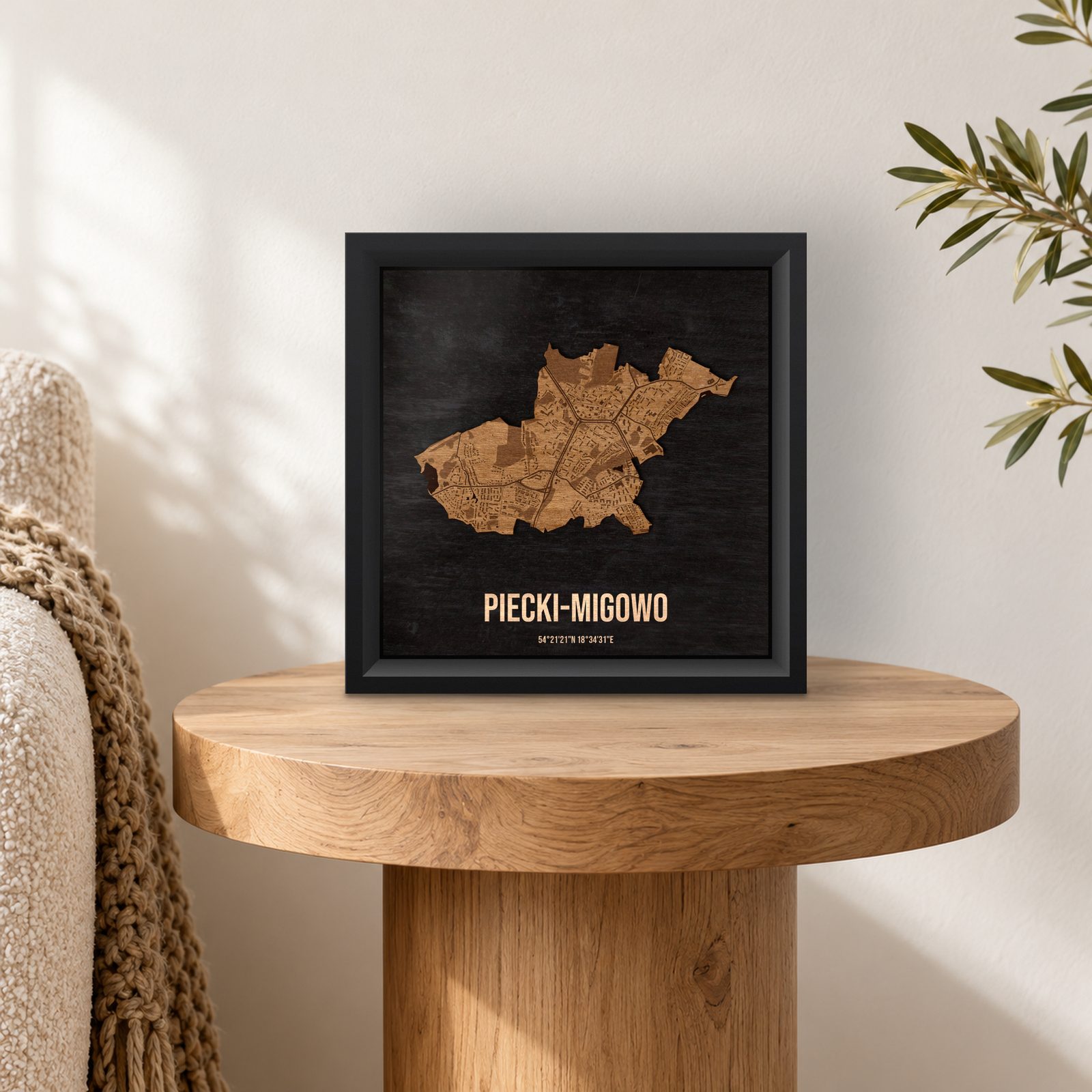 Piecki-Migowo (Gdańsk) - ramka cieniowa 25 × 25 cm we wnętrzu