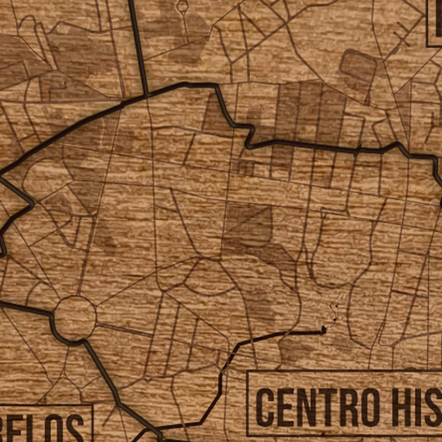 Porto - zbliżenie na grawer drewnianej mapy