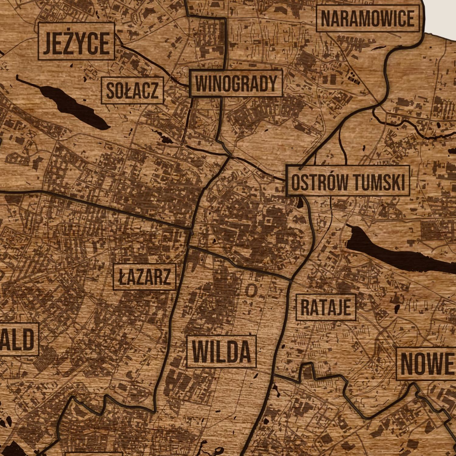 Poznań - zbliżenie na grawer drewnianej mapy