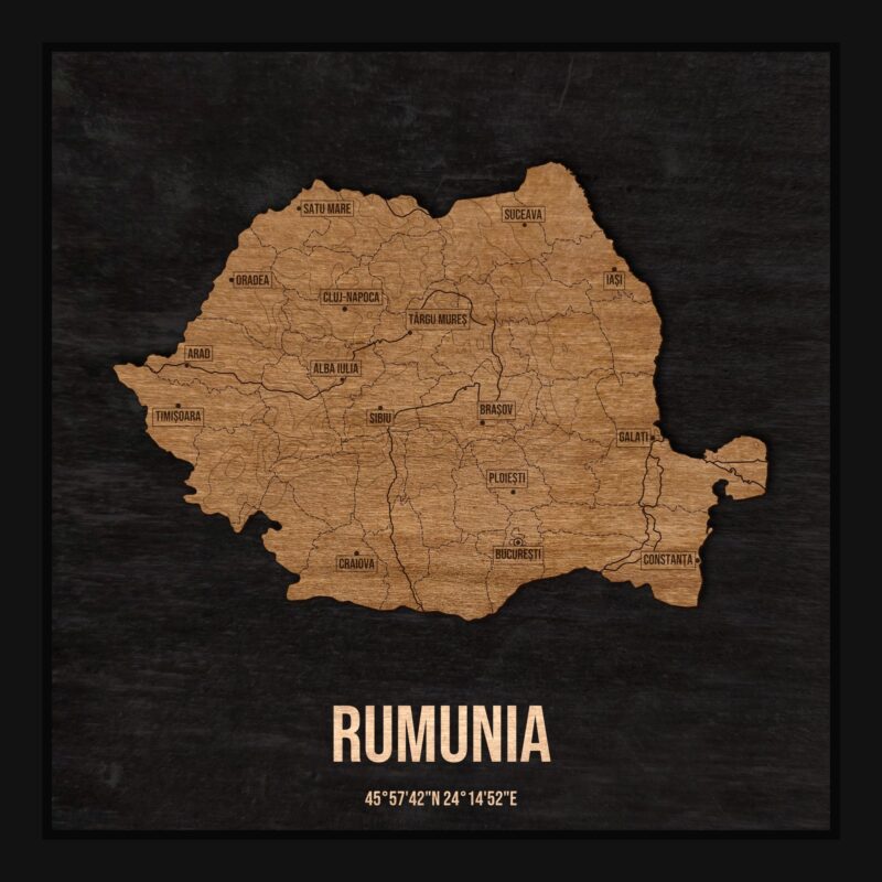 Drewniana mapa Rumunii w ramce 25×25: kontur kraju na czarnej płycie, nazwy miast, rzeki, jeziora, ukształtowanie terenu i granice regionów