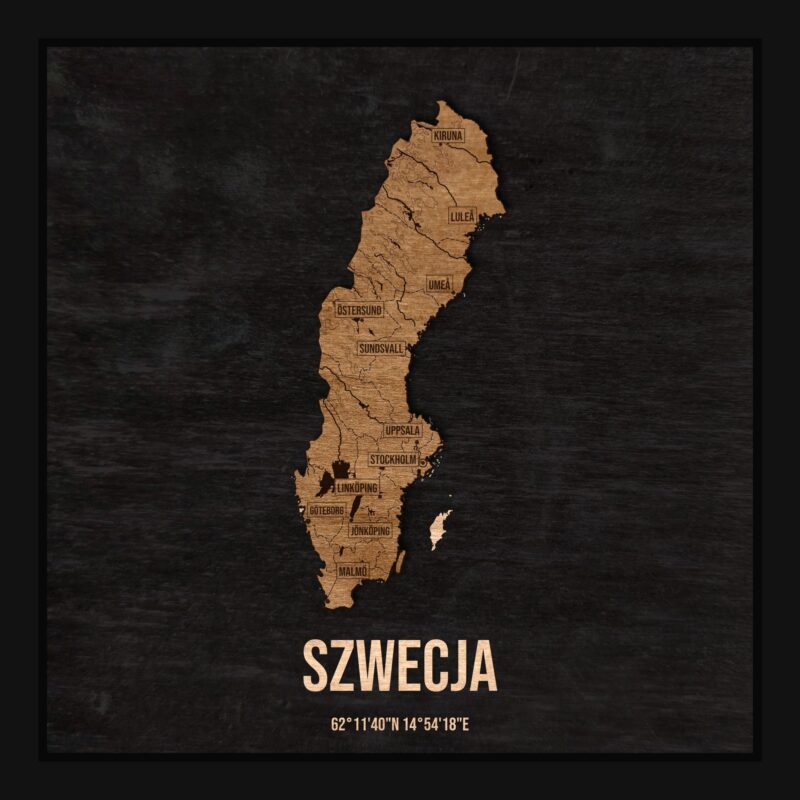 Drewniana mapa Szwecji w ramce 25×25: kontur kraju na czarnej płycie, nazwy miast, rzeki, jeziora, ukształtowanie terenu i granice regionów