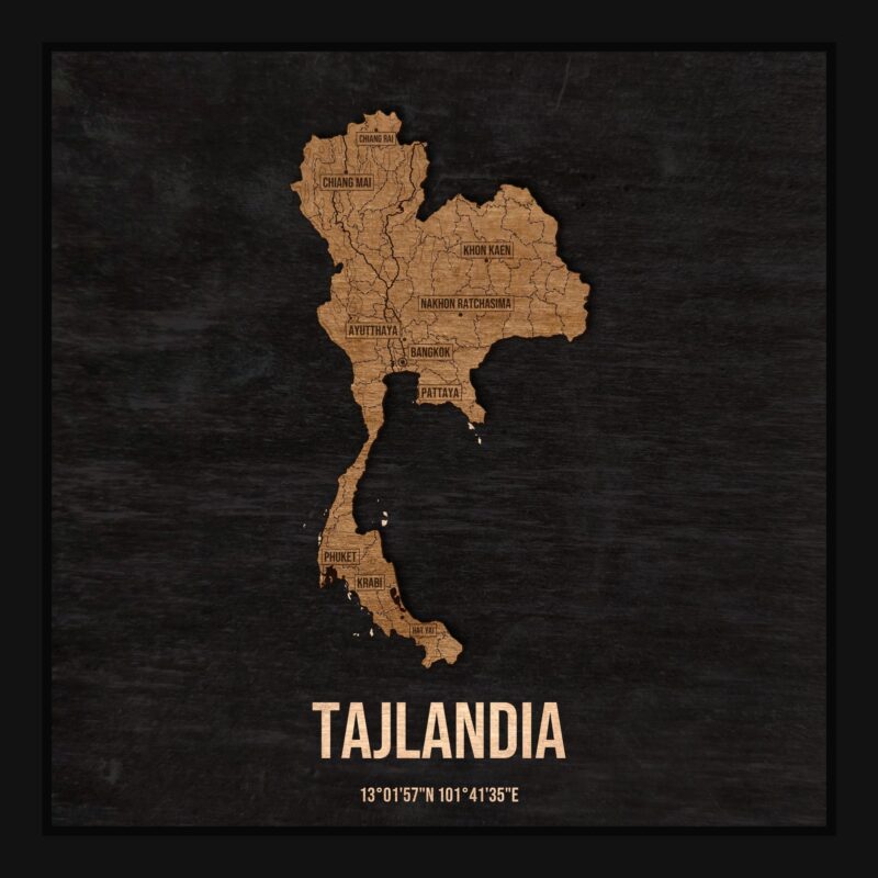 Drewniana mapa Tajlandii w ramce 25×25: kontur kraju na czarnej płycie, nazwy miast, rzeki, jeziora, ukształtowanie terenu i granice regionów
