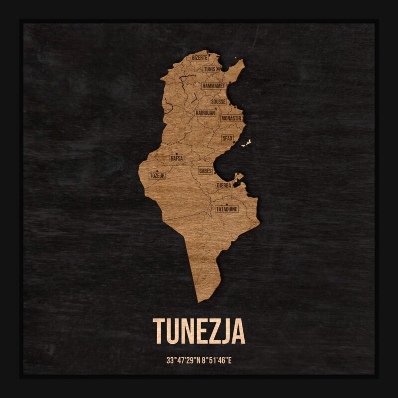 Drewniana mapa Tunezji w ramce 25×25: kontur kraju na czarnej płycie, nazwy miast, rzeki, jeziora, ukształtowanie terenu i granice regionów