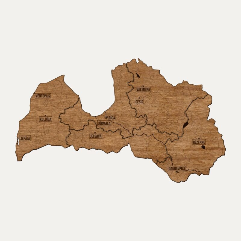 Drewniana mapa Łotwa na ścianę, cały kraj pocięty na regiony