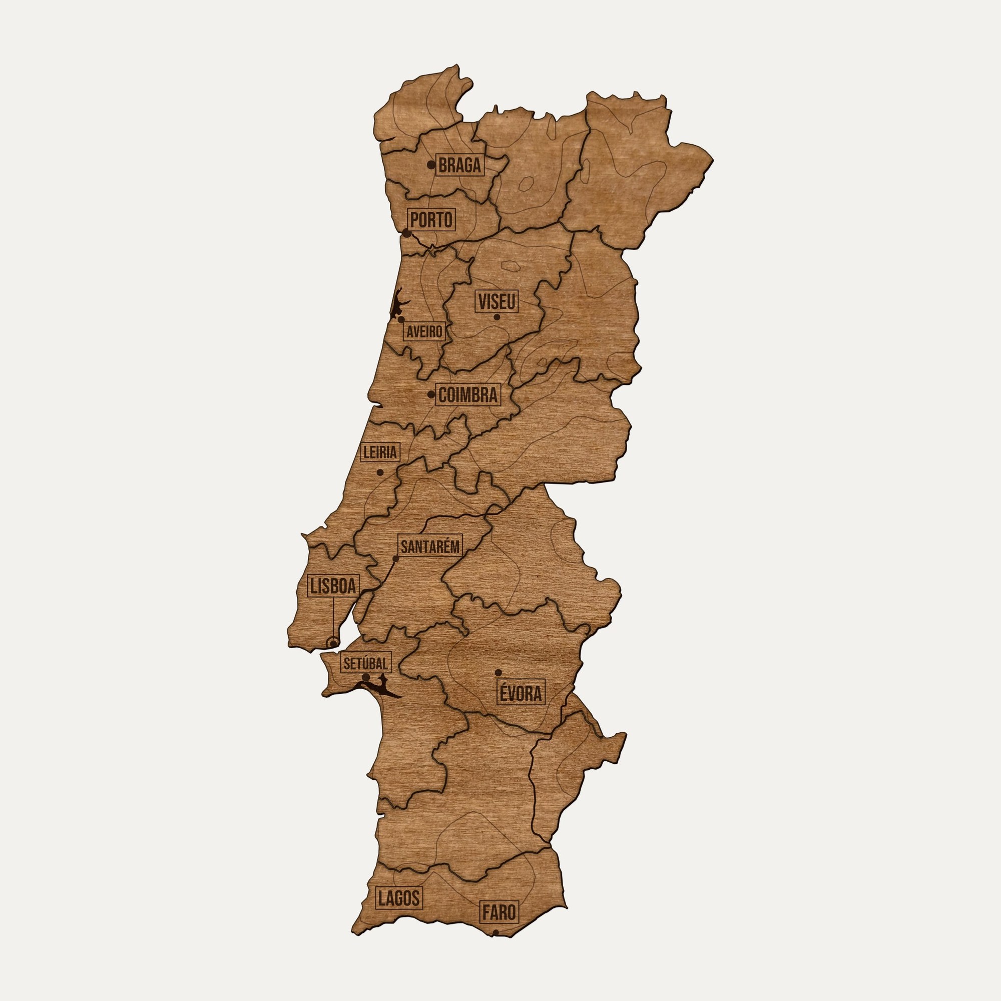 Drewniana mapa Portugalia na ścianę, cały kraj pocięty na regiony
