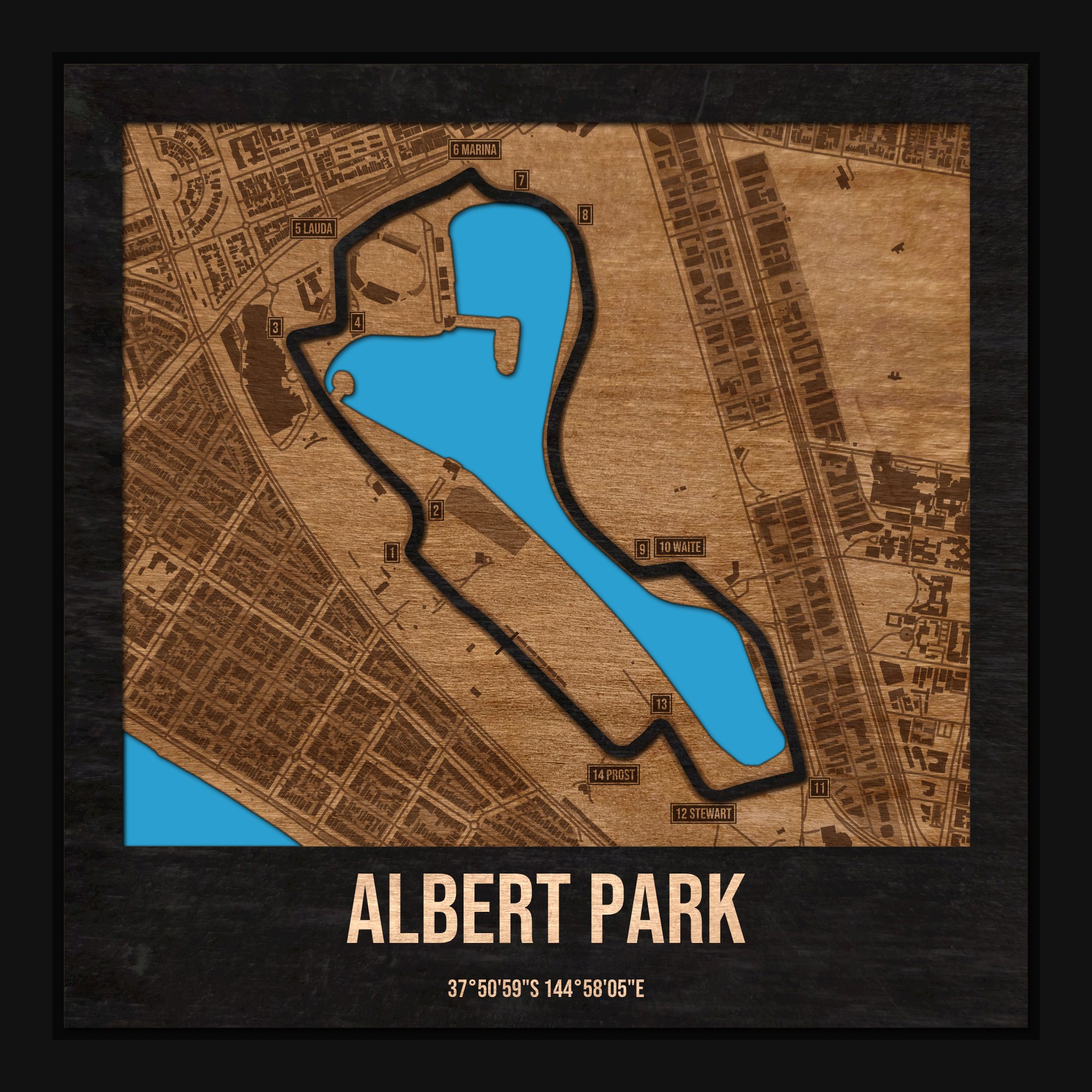 Tor Albert Park w ramce 25×25: drewniana mapa toru z podpisanymi zakrętami