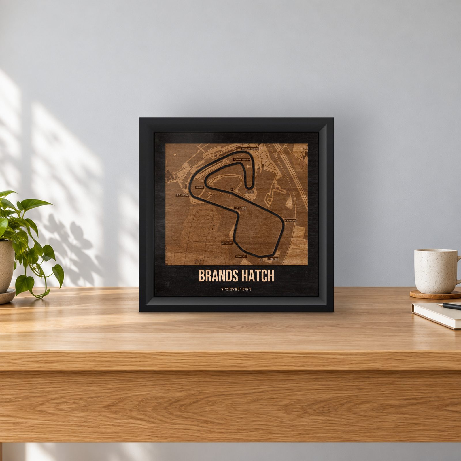 Brands Hatch - ramka cieniowa 25 × 25 cm we wnętrzu