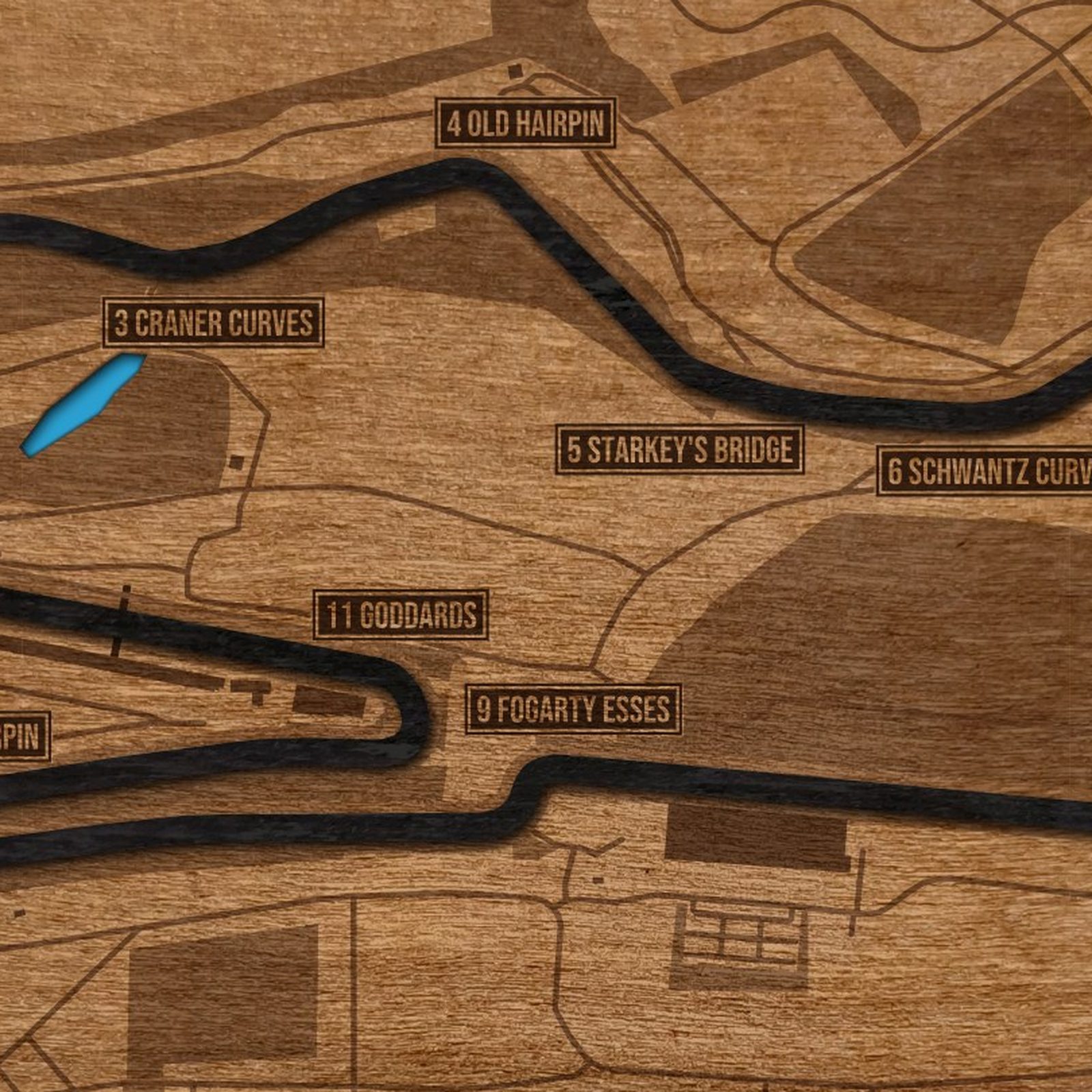 Donington - zbliżenie na grawer w ramce