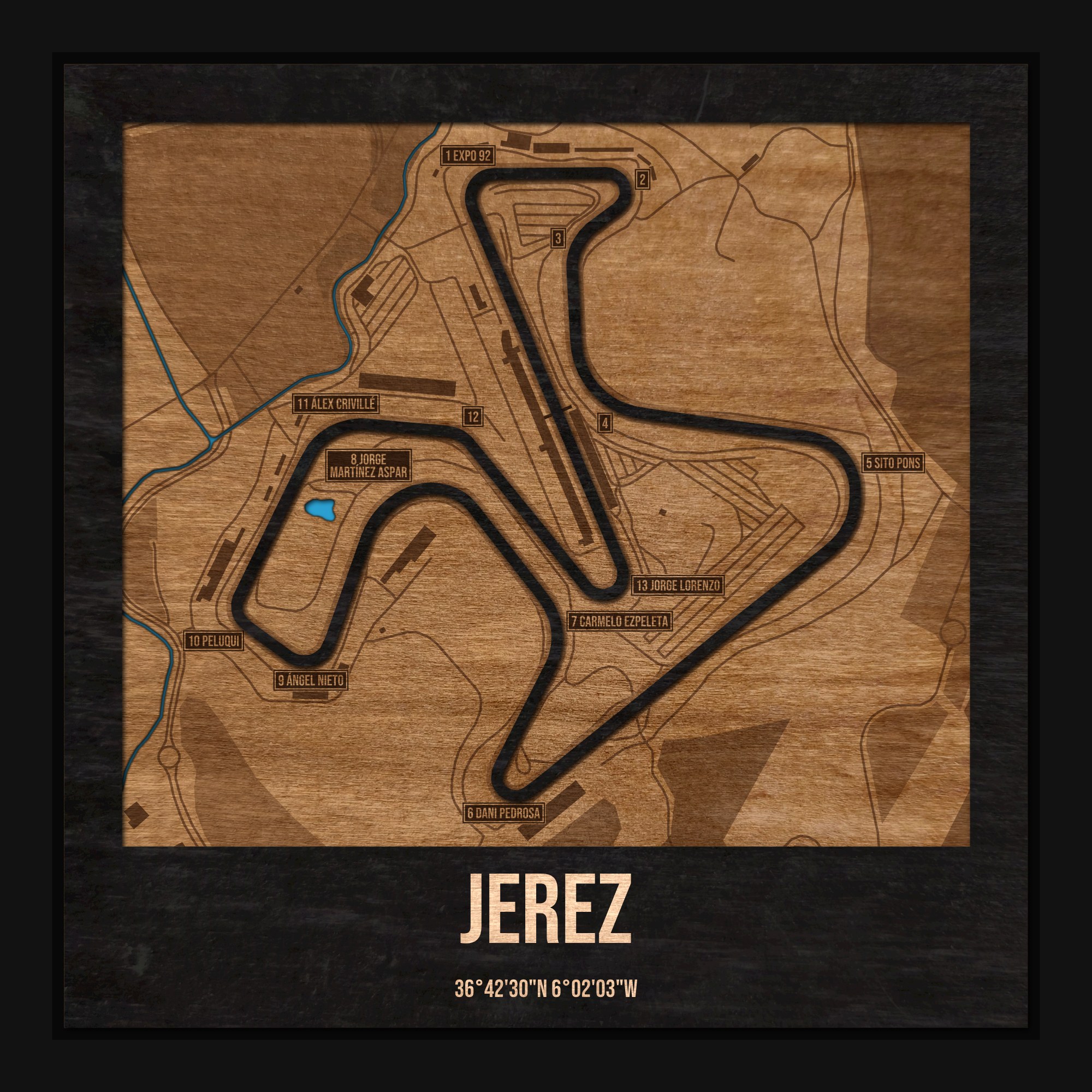 Tor Jerez w ramce 25×25: drewniana mapa toru z podpisanymi zakrętami