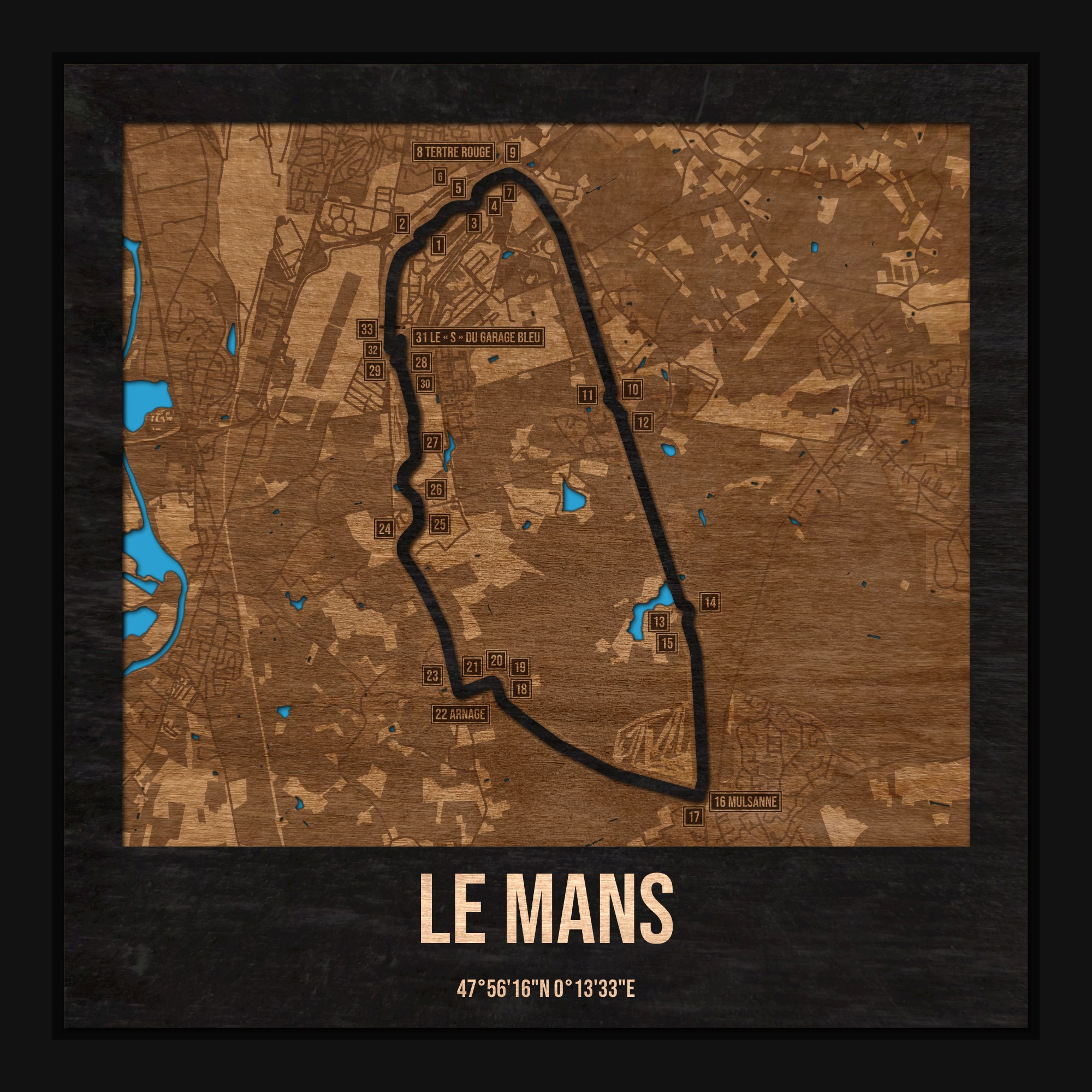 Tor Le Mans w ramce 25×25: drewniana mapa toru z podpisanymi zakrętami