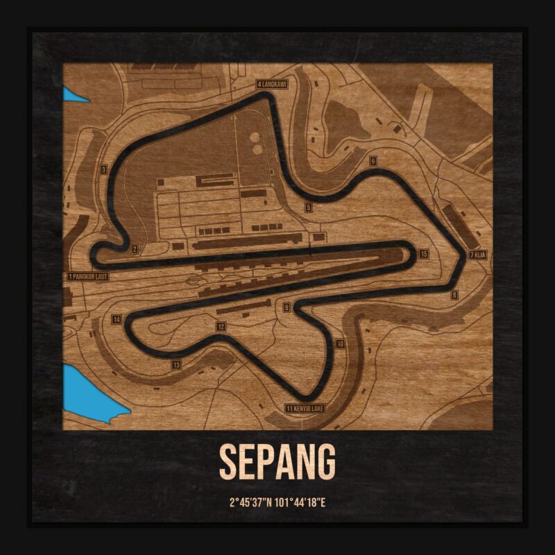 Tor Sepang w ramce 25×25: drewniana mapa toru z podpisanymi zakrętami